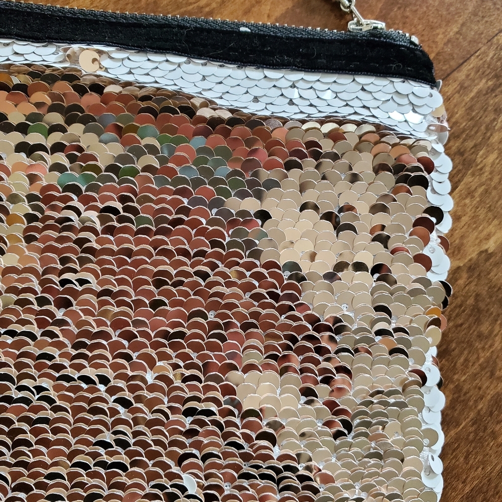 beautiful CRAZY Reversible Sequins Makeup Bag - Picture 12 of 15